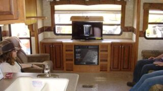 can-you-watch-tv-in-an-rv-while-driving