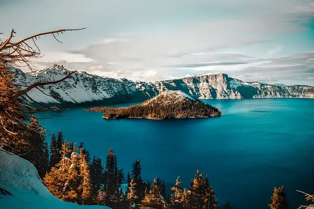 Can-you-swim-in-Crater-lake