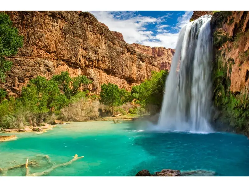 The beautiful scenery of Havasu falls Arizona. The waters of havasu falls is blue green and mesmerizes the hear to the extent that I want to swim in it and inhale the beauty of it,