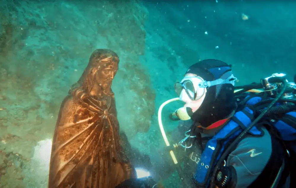 Christ-Statue-found-under-the-waters-of-Lake-como-in-Limonta