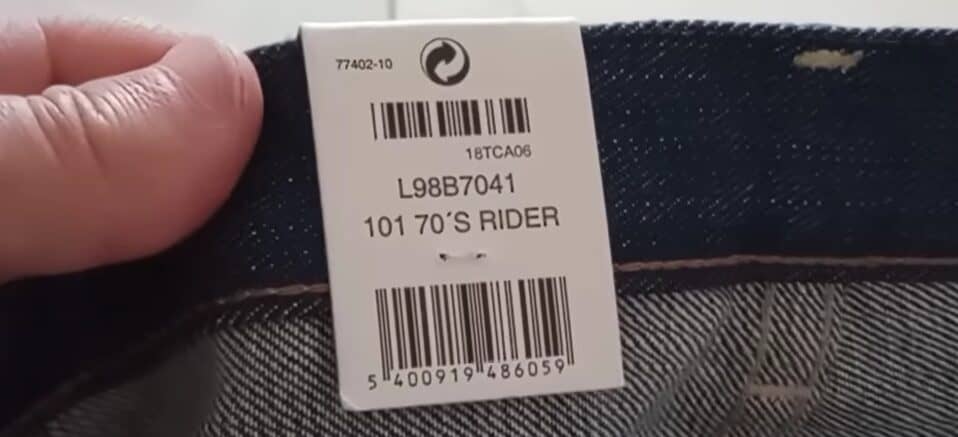 In Western countries Lee provides a label like this which have very precise info about style, size, and code