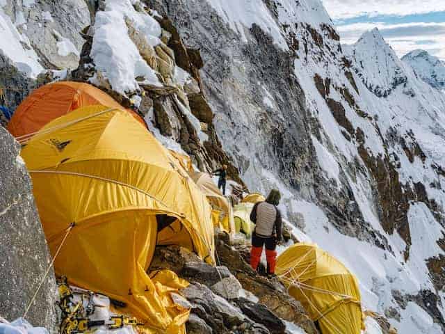 Yellow tents are tied strongly to camp to rest while climbing a mountain